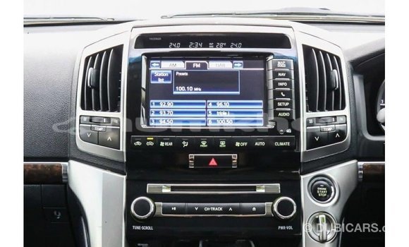 Buy Import Toyota Land Cruiser White Car in Import - Dubai in Bumthang Buy Import Toyota Land Cruiser White Car in Import - Dubai in Bumthang