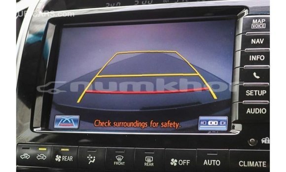 Buy Import Toyota Land Cruiser White Car in Import - Dubai in Bumthang Buy Import Toyota Land Cruiser White Car in Import - Dubai in Bumthang