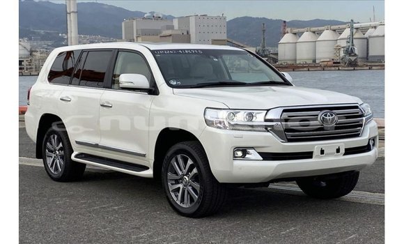 Buy Import Toyota Land Cruiser White Car in Import - Dubai in Bumthang Buy Import Toyota Land Cruiser White Car in Import - Dubai in Bumthang