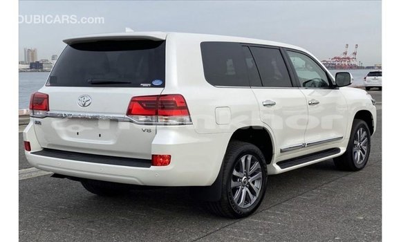 Buy Import Toyota Land Cruiser White Car in Import - Dubai in Bumthang Buy Import Toyota Land Cruiser White Car in Import - Dubai in Bumthang