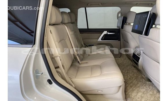 Buy Import Toyota Land Cruiser White Car in Import - Dubai in Bumthang Buy Import Toyota Land Cruiser White Car in Import - Dubai in Bumthang