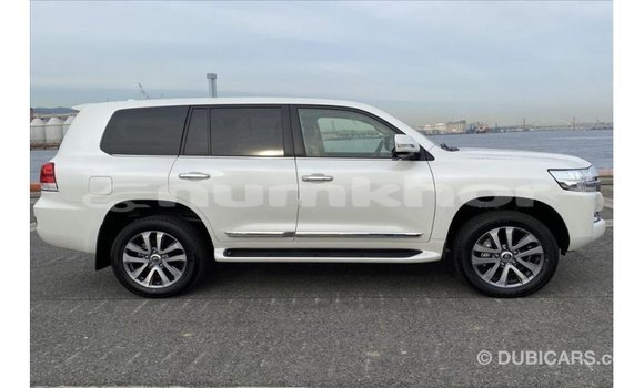 Buy Import Toyota Land Cruiser White Car in Import - Dubai in Bumthang Buy Import Toyota Land Cruiser White Car in Import - Dubai in Bumthang
