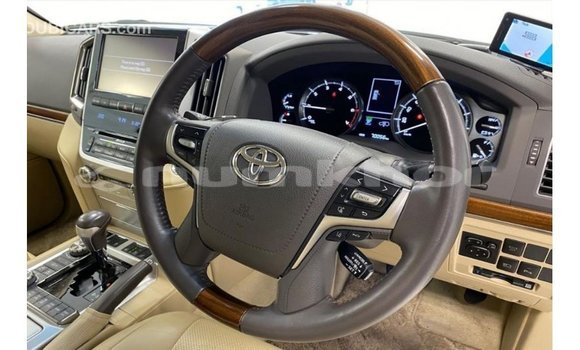 Buy Import Toyota Land Cruiser White Car in Import - Dubai in Bumthang Buy Import Toyota Land Cruiser White Car in Import - Dubai in Bumthang