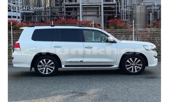 Buy Import Toyota Land Cruiser White Car in Import - Dubai in Bumthang Buy Import Toyota Land Cruiser White Car in Import - Dubai in Bumthang