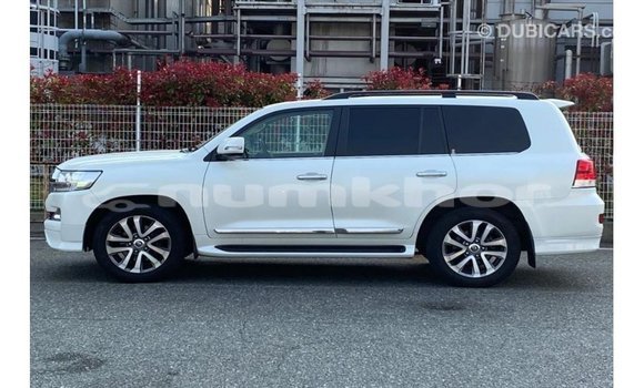 Buy Import Toyota Land Cruiser White Car in Import - Dubai in Bumthang Buy Import Toyota Land Cruiser White Car in Import - Dubai in Bumthang