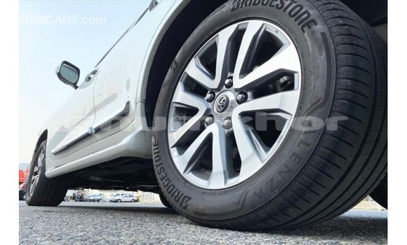 Buy Import Toyota Land Cruiser White Car in Import - Dubai in Bumthang Buy Import Toyota Land Cruiser White Car in Import - Dubai in Bumthang