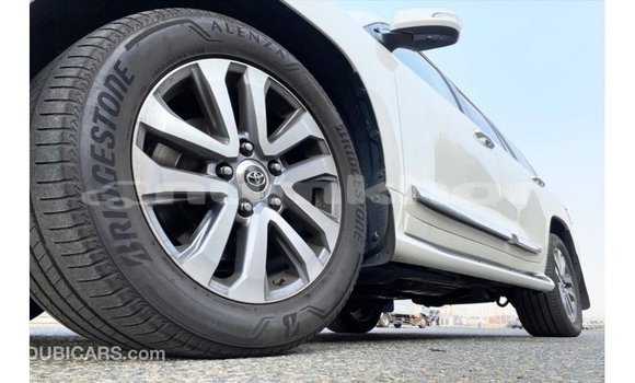 Buy Import Toyota Land Cruiser White Car in Import - Dubai in Bumthang Buy Import Toyota Land Cruiser White Car in Import - Dubai in Bumthang