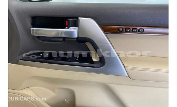 Buy Import Toyota Land Cruiser White Car in Import - Dubai in Bumthang Buy Import Toyota Land Cruiser White Car in Import - Dubai in Bumthang