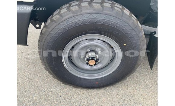 Buy Import Toyota Land Cruiser White Car in Import - Dubai in Bumthang Buy Import Toyota Land Cruiser White Car in Import - Dubai in Bumthang