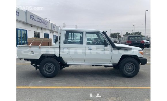 Buy Import Toyota Land Cruiser White Car in Import - Dubai in Bumthang Buy Import Toyota Land Cruiser White Car in Import - Dubai in Bumthang