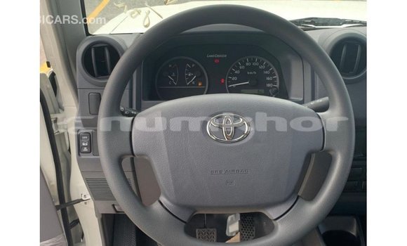 Buy Import Toyota Land Cruiser White Car in Import - Dubai in Bumthang Buy Import Toyota Land Cruiser White Car in Import - Dubai in Bumthang