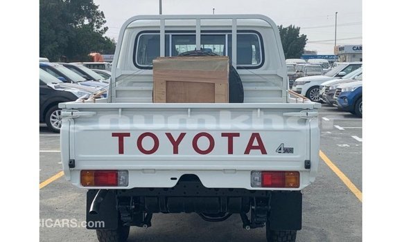 Buy Import Toyota Land Cruiser White Car in Import - Dubai in Bumthang Buy Import Toyota Land Cruiser White Car in Import - Dubai in Bumthang