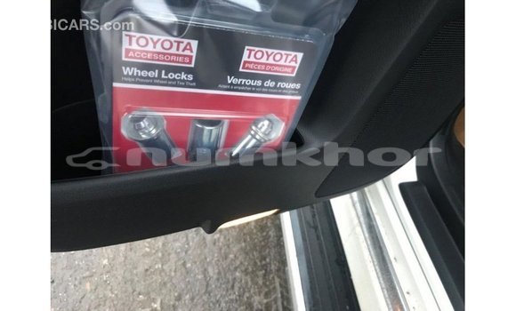 Buy Import Toyota 4Runner White Car in Import - Dubai in Bumthang Buy Import Toyota 4Runner White Car in Import - Dubai in Bumthang