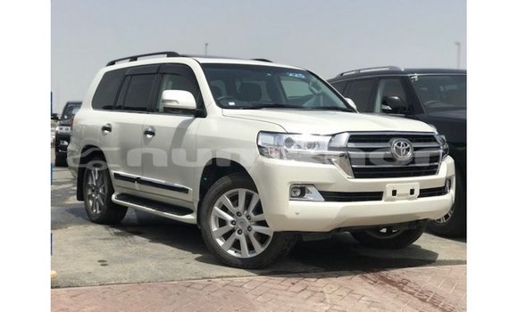 Buy Import Toyota Land Cruiser White Car in Import - Dubai in Bumthang Buy Import Toyota Land Cruiser White Car in Import - Dubai in Bumthang