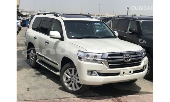 Buy Import Toyota Land Cruiser White Car in Import - Dubai in Bumthang Buy Import Toyota Land Cruiser White Car in Import - Dubai in Bumthang