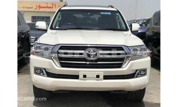 Buy Import Toyota Land Cruiser White Car in Import - Dubai in Bumthang Buy Import Toyota Land Cruiser White Car in Import - Dubai in Bumthang