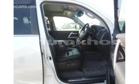 Buy Import Toyota Land Cruiser White Car in Import - Dubai in Bumthang Buy Import Toyota Land Cruiser White Car in Import - Dubai in Bumthang