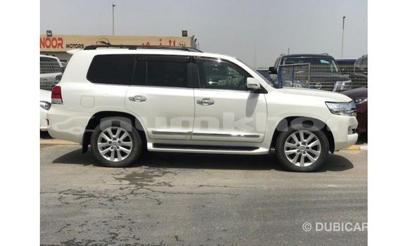 Buy Import Toyota Land Cruiser White Car in Import - Dubai in Bumthang Buy Import Toyota Land Cruiser White Car in Import - Dubai in Bumthang
