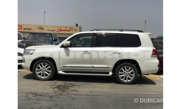 Buy Import Toyota Land Cruiser White Car in Import - Dubai in Bumthang Buy Import Toyota Land Cruiser White Car in Import - Dubai in Bumthang