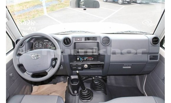 Buy Import Toyota Land Cruiser White Car in Import - Dubai in Bumthang Buy Import Toyota Land Cruiser White Car in Import - Dubai in Bumthang