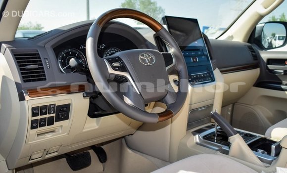 Buy Import Toyota Land Cruiser White Car in Import - Dubai in Bumthang Buy Import Toyota Land Cruiser White Car in Import - Dubai in Bumthang