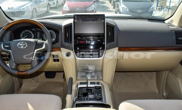 Buy Import Toyota Land Cruiser White Car in Import - Dubai in Bumthang Buy Import Toyota Land Cruiser White Car in Import - Dubai in Bumthang