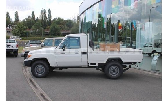 Buy Import Toyota Land Cruiser White Car in Import - Dubai in Bumthang Buy Import Toyota Land Cruiser White Car in Import - Dubai in Bumthang