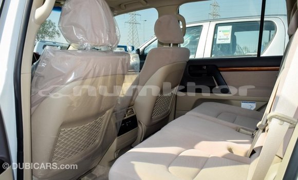 Buy Import Toyota Land Cruiser White Car in Import - Dubai in Bumthang Buy Import Toyota Land Cruiser White Car in Import - Dubai in Bumthang