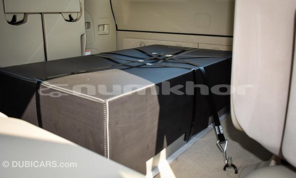 Buy Import Toyota Land Cruiser White Car in Import - Dubai in Bumthang Buy Import Toyota Land Cruiser White Car in Import - Dubai in Bumthang