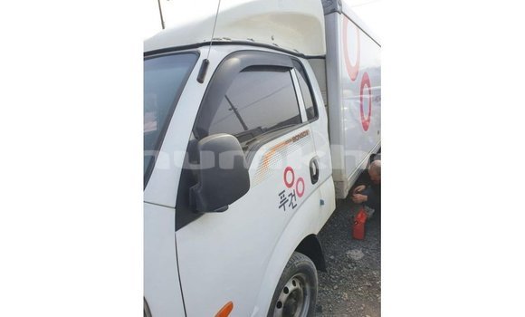 Buy Import Kia Carens White Car in Import - Dubai in Bumthang Buy Import Kia Carens White Car in Import - Dubai in Bumthang