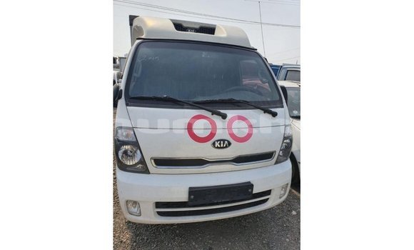Buy Import Kia Carens White Car in Import - Dubai in Bumthang Buy Import Kia Carens White Car in Import - Dubai in Bumthang