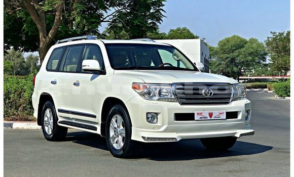 Buy Import Toyota Land Cruiser White Car in Import - Dubai in Bumthang