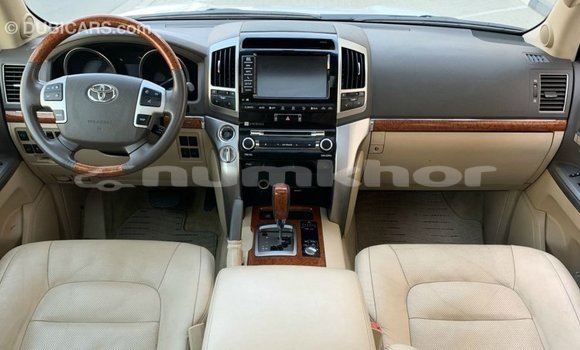 Buy Import Toyota Land Cruiser White Car in Import - Dubai in Bumthang Buy Import Toyota Land Cruiser White Car in Import - Dubai in Bumthang