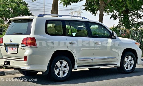 Buy Import Toyota Land Cruiser White Car in Import - Dubai in Bumthang Buy Import Toyota Land Cruiser White Car in Import - Dubai in Bumthang