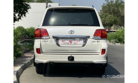 Buy Import Toyota Land Cruiser White Car in Import - Dubai in Bumthang Buy Import Toyota Land Cruiser White Car in Import - Dubai in Bumthang