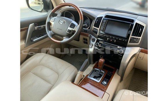 Buy Import Toyota Land Cruiser White Car in Import - Dubai in Bumthang Buy Import Toyota Land Cruiser White Car in Import - Dubai in Bumthang