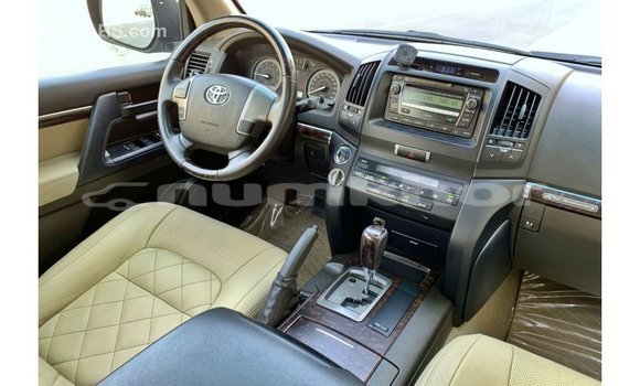 Buy Import Toyota Land Cruiser Blue Car in Import - Dubai in Bumthang Buy Import Toyota Land Cruiser Blue Car in Import - Dubai in Bumthang