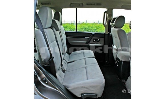 Buy Import Mitsubishi Pajero Brown Car in Import - Dubai in Bumthang Buy Import Mitsubishi Pajero Brown Car in Import - Dubai in Bumthang