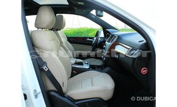 Buy Import Mercedes-Benz 190 White Car in Import - Dubai in Bumthang Buy Import Mercedes-Benz 190 White Car in Import - Dubai in Bumthang