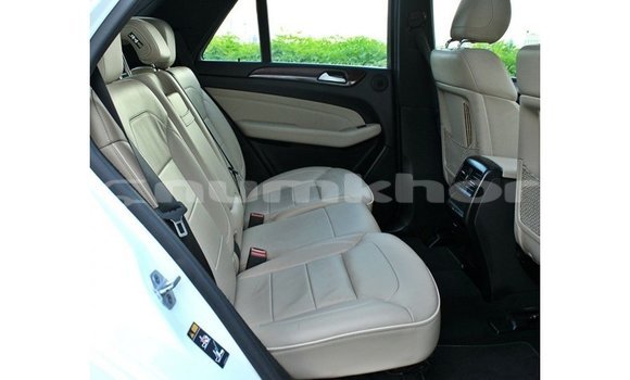 Buy Import Mercedes-Benz 190 White Car in Import - Dubai in Bumthang Buy Import Mercedes-Benz 190 White Car in Import - Dubai in Bumthang