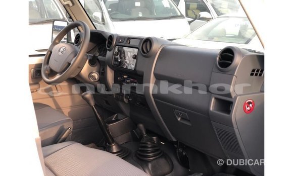 Buy Import Toyota Land Cruiser White Car in Import - Dubai in Bumthang Buy Import Toyota Land Cruiser White Car in Import - Dubai in Bumthang
