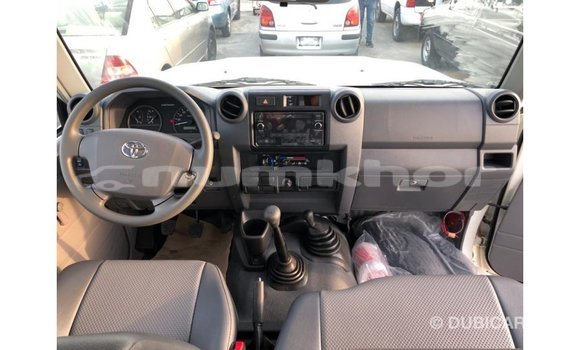 Buy Import Toyota Land Cruiser White Car in Import - Dubai in Bumthang Buy Import Toyota Land Cruiser White Car in Import - Dubai in Bumthang