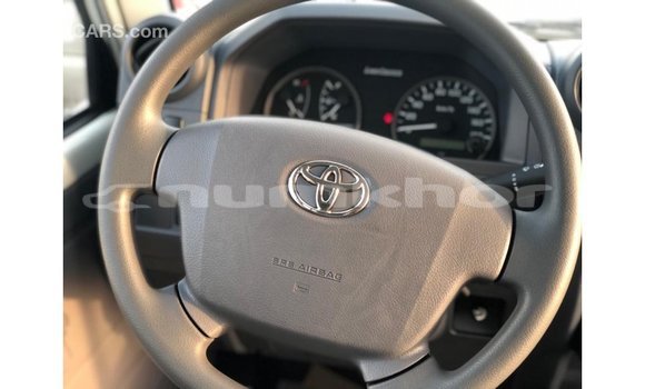 Buy Import Toyota Land Cruiser White Car in Import - Dubai in Bumthang Buy Import Toyota Land Cruiser White Car in Import - Dubai in Bumthang