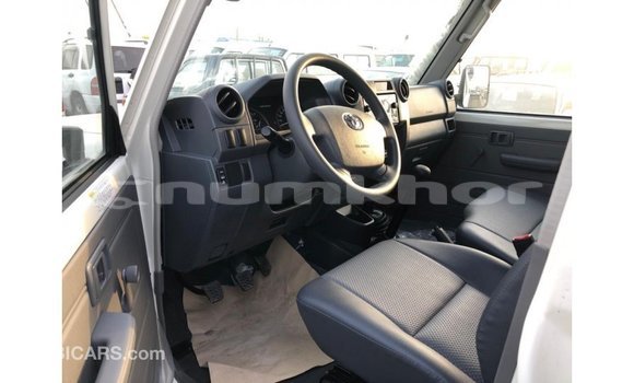 Buy Import Toyota Land Cruiser White Car in Import - Dubai in Bumthang Buy Import Toyota Land Cruiser White Car in Import - Dubai in Bumthang