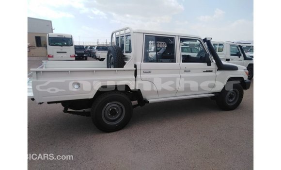 Buy Import Toyota Land Cruiser White Car in Import - Dubai in Bumthang Buy Import Toyota Land Cruiser White Car in Import - Dubai in Bumthang