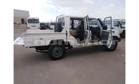 Buy Import Toyota Land Cruiser White Car in Import - Dubai in Bumthang Buy Import Toyota Land Cruiser White Car in Import - Dubai in Bumthang