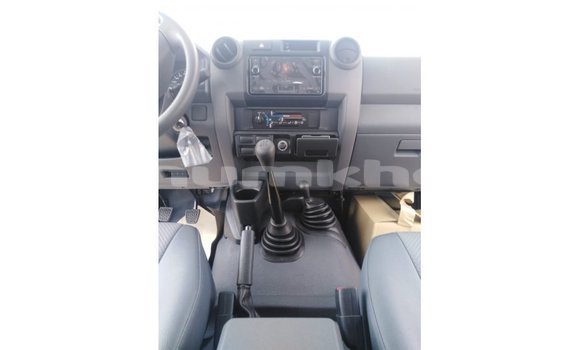 Buy Import Toyota Land Cruiser White Car in Import - Dubai in Bumthang Buy Import Toyota Land Cruiser White Car in Import - Dubai in Bumthang