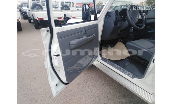 Buy Import Toyota Land Cruiser White Car in Import - Dubai in Bumthang Buy Import Toyota Land Cruiser White Car in Import - Dubai in Bumthang