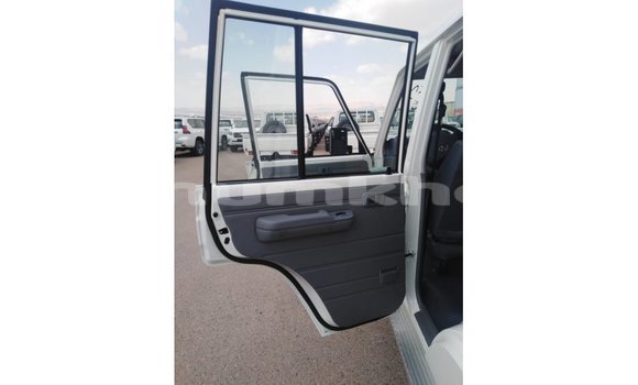 Buy Import Toyota Land Cruiser White Car in Import - Dubai in Bumthang Buy Import Toyota Land Cruiser White Car in Import - Dubai in Bumthang