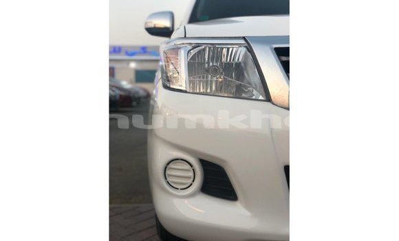 Buy Import Toyota Hilux White Car in Import - Dubai in Bumthang Buy Import Toyota Hilux White Car in Import - Dubai in Bumthang